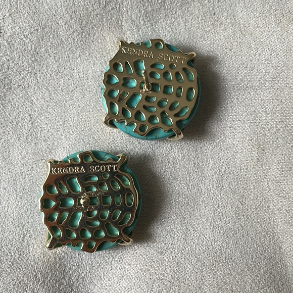 Kendra Scott Hillary turquoise stud button earrings gold frames - Picture 2 of 4
